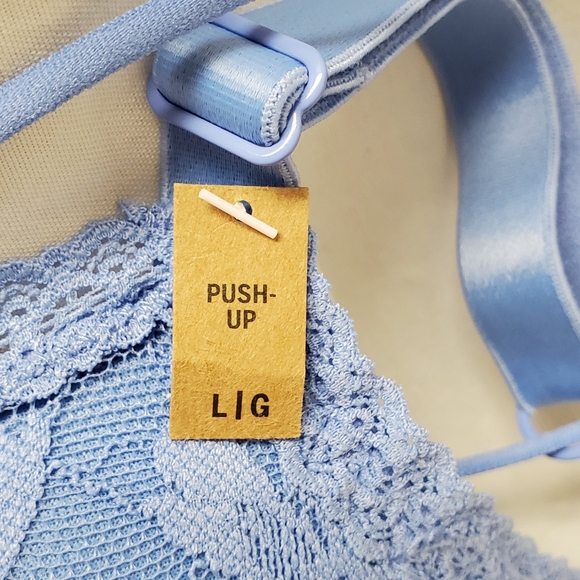 NWT Victoria's Secret push up bra - Picture 2 of 7